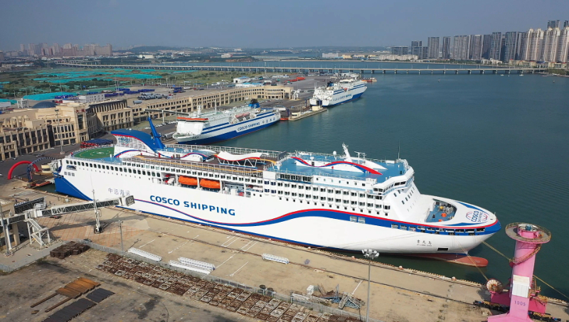 护航“五一”出行 情暖海上旅途—