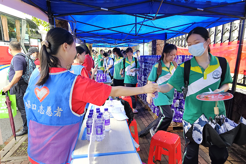 共青团海口市委连续15年开展高考志愿服务活动